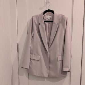 Chic Women's Blazer in Soft Pink